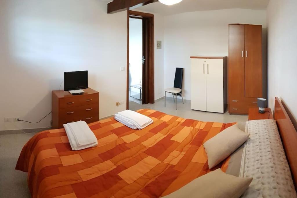 Appartamento Al Camino Торри-ди-Квартезоло Экстерьер фото